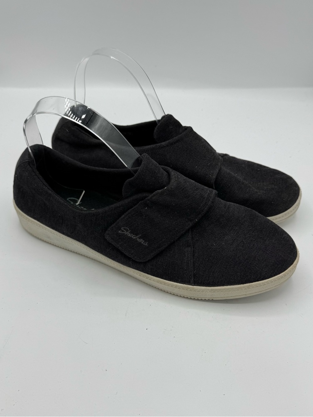 SKECHERS Madison Ave Distinctively memory foam hook & loop closure Womens size 9